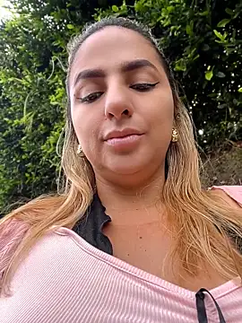 Snapshot of sammyqueenx21 chatting on 06/04/26, 12:32 sammyqueenx21 online show from 06/04/26, 12:32