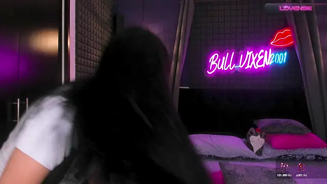 Snapshot of bull_vixen2001 chatting on 10/16/25, 11:24 bull vixen2001 online show from 10/16/25, 11:24