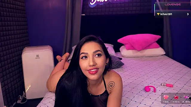 Snapshot of bull_vixen2001 chatting on 11/28/25, 12:44 bull vixen2001 online show from 11/28/25, 12:44