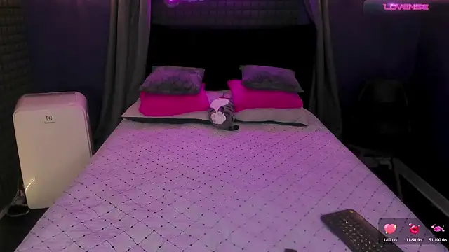 Snapshot of bull_vixen2001 chatting on 09/22/25, 10:54 bull vixen2001 online show from 09/22/25, 10:54