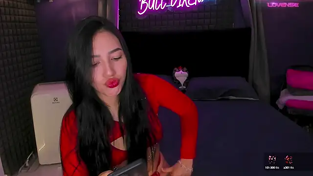 Snapshot of bull_vixen2001 chatting on 09/11/25, 12:05 bull vixen2001 online show from 09/11/25, 12:05