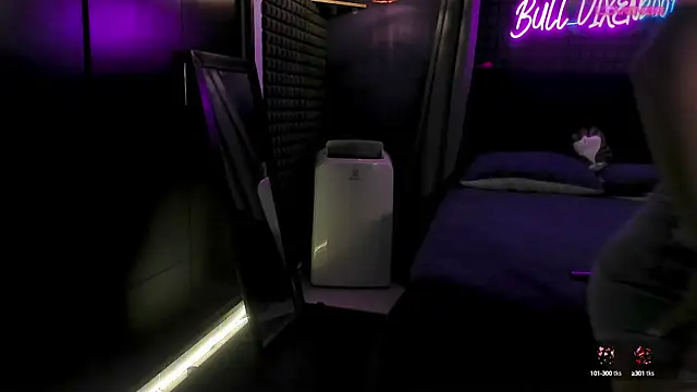 Snapshot of bull_vixen2001 chatting on 09/13/25, 12:54 bull vixen2001 online show from 09/13/25, 12:54