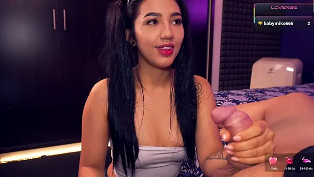 Snapshot of bull_vixen2001 chatting on 11/14/25, 12:42 bull vixen2001 online show from 11/14/25, 12:42