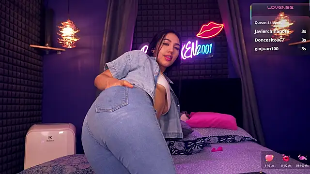 Snapshot of bull_vixen2001 chatting on 11/09/25, 11:58 bull vixen2001 online show from 11/09/25, 11:58