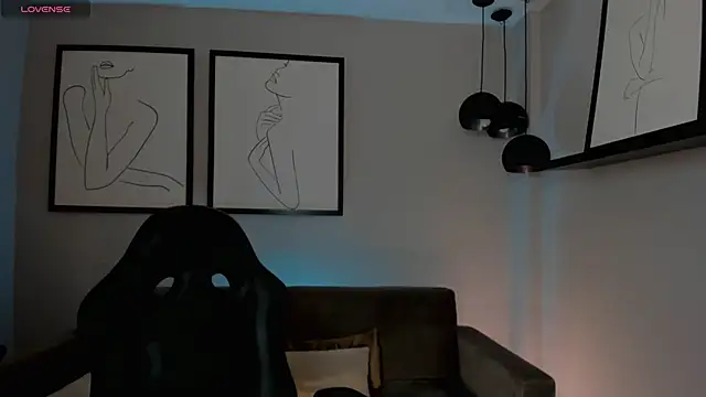 Snapshot of ErikaBenz_ chatting on 02/18/25, 12:28 ErikaBenz online show from 02/18/25, 12:28