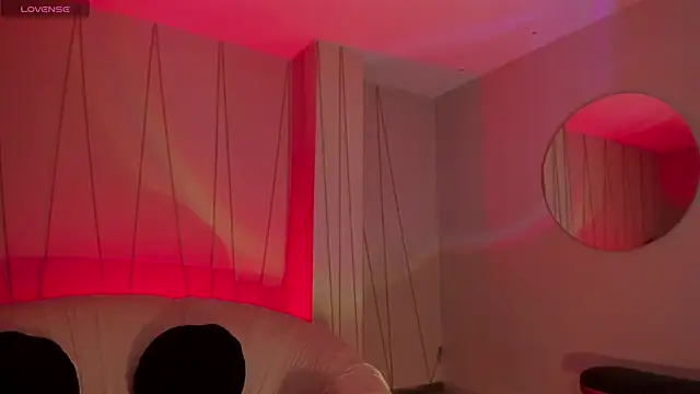 Snapshot of ErikaBenz_ chatting on 10/24/25, 08:41 ErikaBenz online show from 10/24/25, 08:41