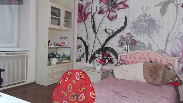 Snapshot of AliciaBow chatting on 11/10/25, 02:22 AliciaBow online show from 11/10/25, 02:22