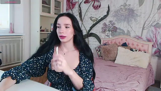 Snapshot of AliciaBow chatting on 10/02/25, 12:08 AliciaBow online show from 10/02/25, 12:08