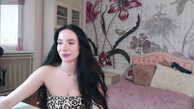 Snapshot of AliciaBow chatting on 10/08/25, 11:56 AliciaBow online show from 10/08/25, 11:56