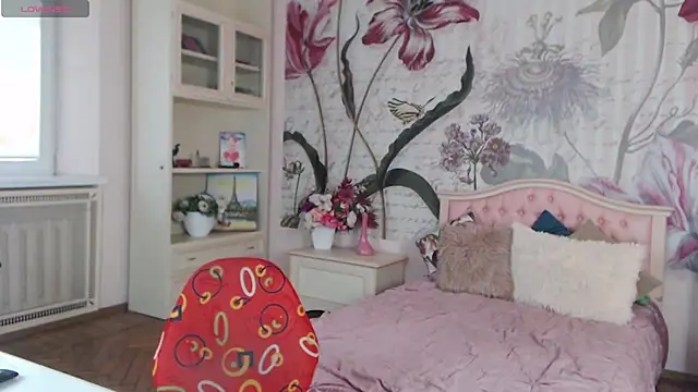 Snapshot of AliciaBow chatting on 09/26/25, 12:56 AliciaBow online show from 09/26/25, 12:56