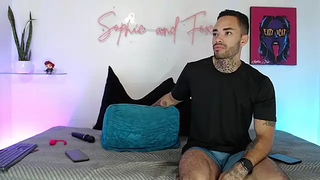 Snapshot of SophieFoxx17 chatting on 11/06/25, 01:09 SophieFoxx17 online show from 11/06/25, 01:09