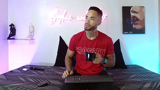SophieFoxx17 online show from 04/21/26, 12:01
