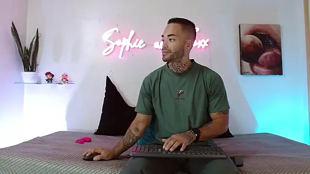 SophieFoxx17 online show from 05/25/26, 12:04