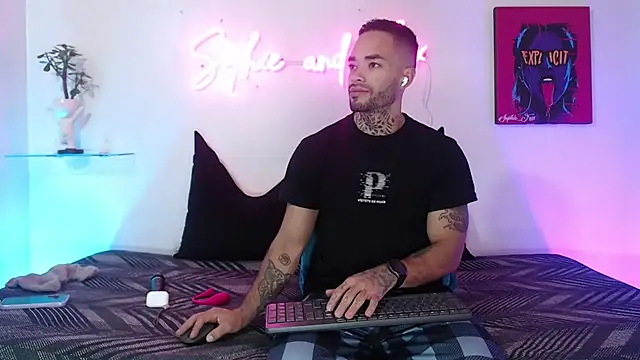 Snapshot of SophieFoxx17 chatting on 02/05/26, 01:01 SophieFoxx17 online show from 02/05/26, 01:01