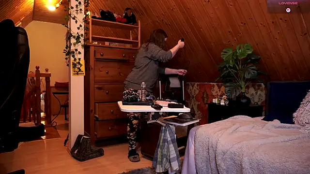 TessaWinter online show from 11/03/25, 04:32