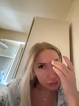 Snapshot of LexxiLow chatting on 02/18/25, 08:49 LexxiLow online show from 02/18/25, 08:49