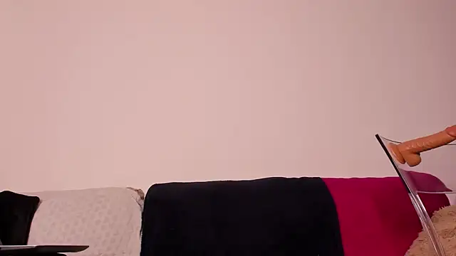 Snapshot of LexxiLow chatting on 03/04/25, 01:06 LexxiLow online show from 03/04/25, 01:06