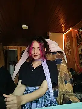  Laary online show from 11/18/25, 08:56