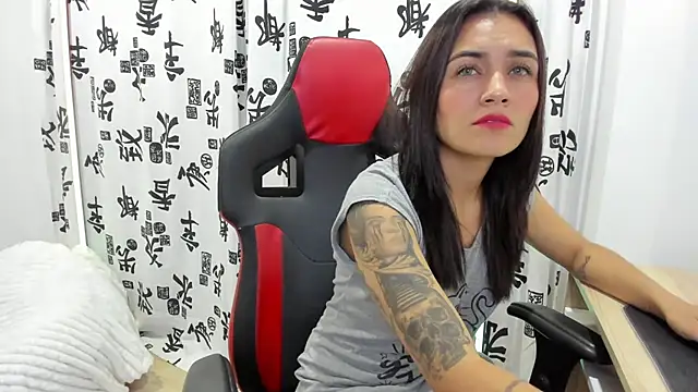 Snapshot of Dalia_D chatting on 03/07/25, 01:42 Dalia D online show from 03/07/25, 01:42