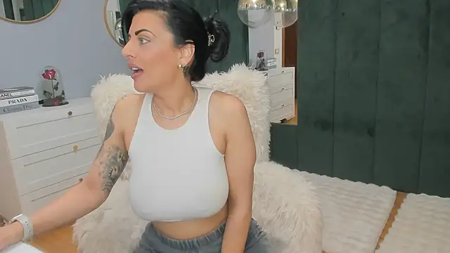 ElisaBaxter online show from 01/14/26, 05:11