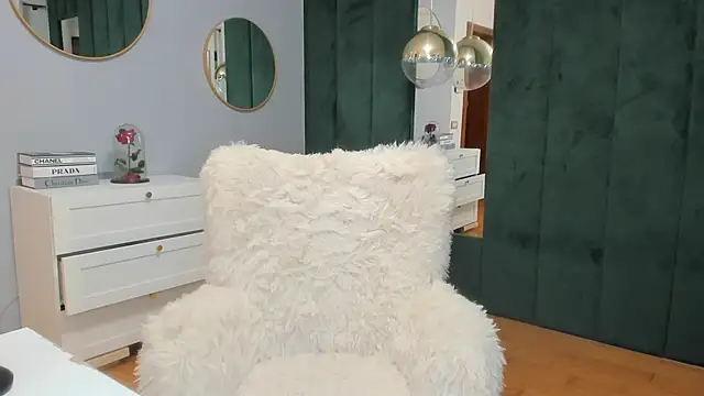 ElisaBaxter online show from 10/26/25, 06:25