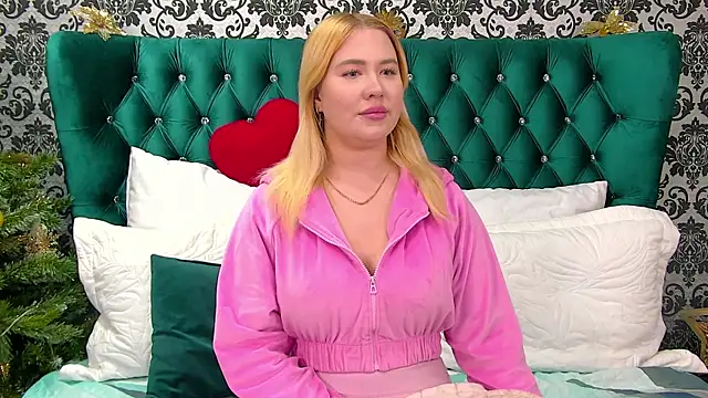 LunaHouston online show from 12/14/25, 04:12