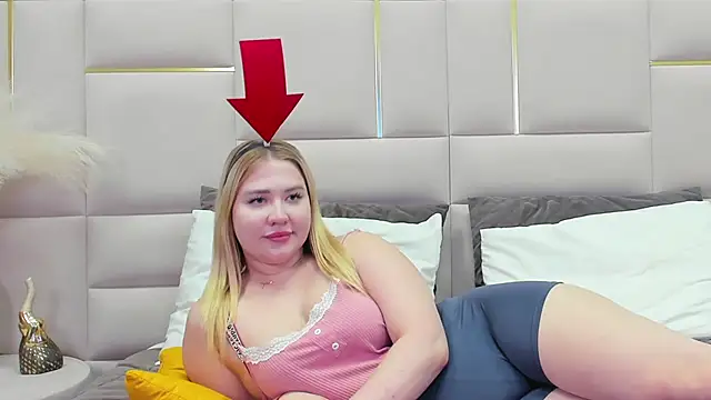 LunaHouston online show from 03/12/25, 01:25