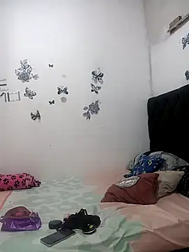 Snapshot of Nicolle_Milf chatting on 09/26/25, 06:37 Nicolle Milf online show from 09/26/25, 06:37