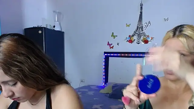 Nicolle Milf online show from 11/22/25, 07:13