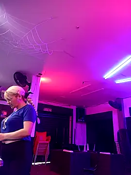 Nicolle Milf online show from 11/13/25, 06:23