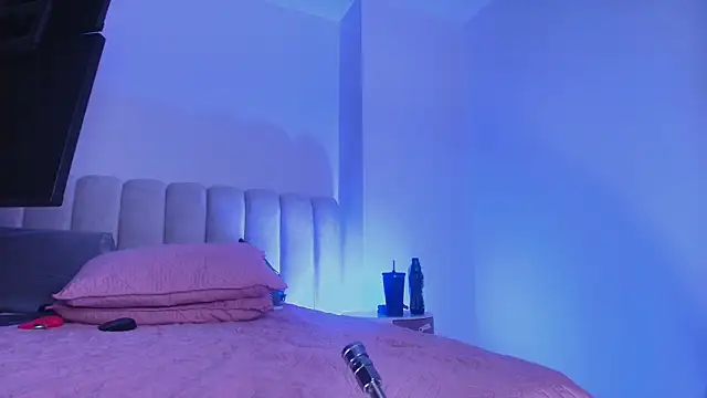 britanyy  online show from 11/28/25, 03:17