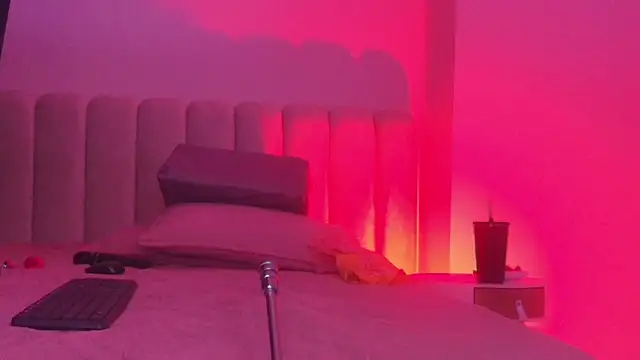 britanyy  online show from 11/27/25, 03:07