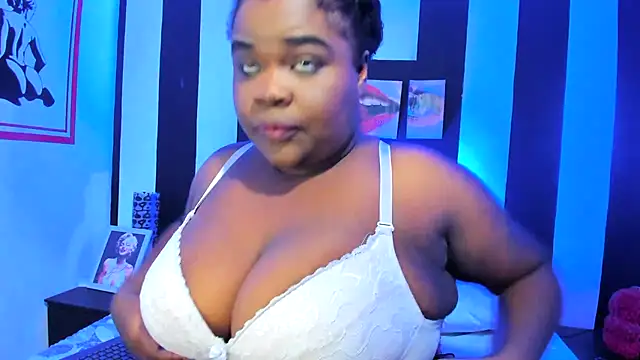 Snapshot of YeminaLeman chatting on 02/19/25, 12:25 YeminaLeman online show from 02/19/25, 12:25