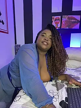 Snapshot of YeminaLeman chatting on 03/08/25, 10:13 YeminaLeman online show from 03/08/25, 10:13