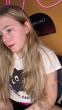 Snapshot of -veranito- chatting on 11/27/25, 09:04 -veranito- online show from 11/27/25, 09:04