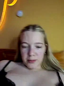 Snapshot of -veranito- chatting on 03/09/25, 03:01 -veranito- online show from 03/09/25, 03:01