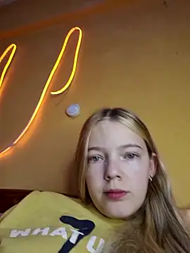 Snapshot of -veranito- chatting on 03/11/25, 03:04 -veranito- online show from 03/11/25, 03:04