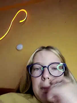 Snapshot of -veranito- chatting on 03/13/25, 03:11 -veranito- online show from 03/13/25, 03:11