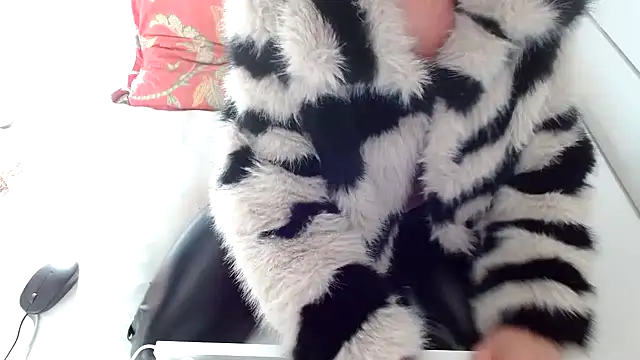 Snapshot of 34MANON chatting on 02/01/25, 09:32 34MANON online show from 02/01/25, 09:32