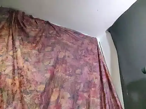 Snapshot of crazylatinguyy chatting on 12/04/24, 04:26 crazylatinguyy online show from 12/04/24, 04:26