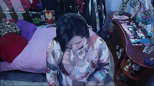 lufek23 online show from 10/16/25, 04:37