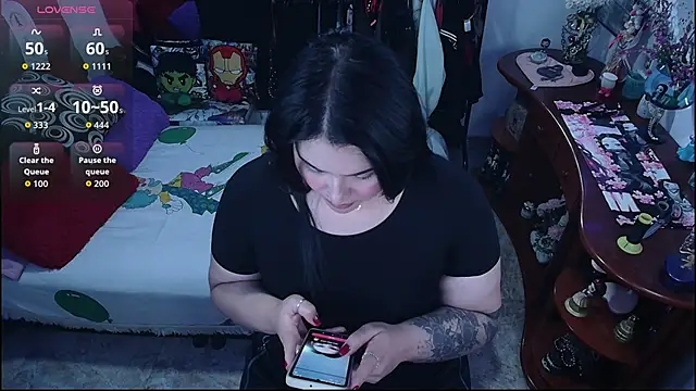 lufek23 online show from 10/29/25, 03:33