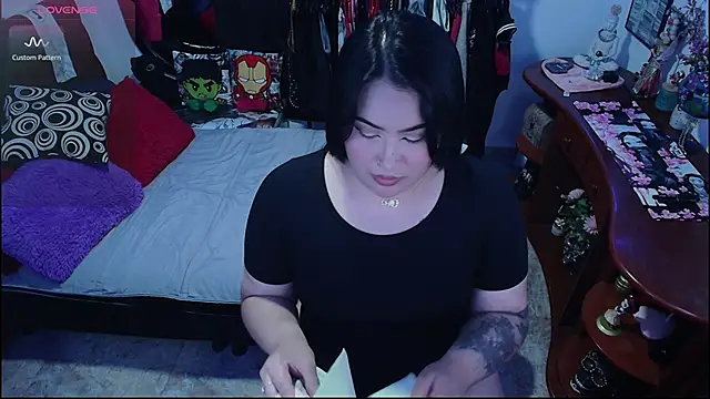 lufek23 online show from 10/05/25, 03:58