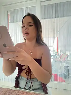 Snapshot of TheCinderella chatting on 06/17/26, 01:10 TheCinderella online show from 06/17/26, 01:10