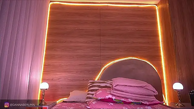 danna berlin  online show from 02/17/26, 07:22