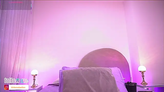 danna berlin  online show from 11/19/25, 07:25