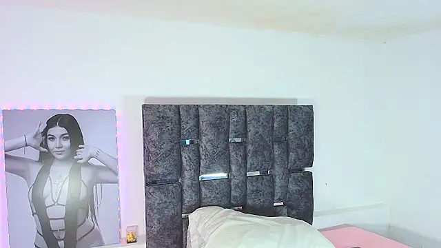 Natasharuso online show from 10/21/25, 10:58