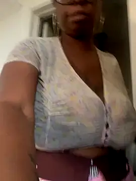 Snapshot of Goddesskarisma chatting on 10/31/25, 12:18 Goddesskarisma online show from 10/31/25, 12:18