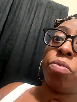 Snapshot of Goddesskarisma chatting on 10/29/25, 11:20 Goddesskarisma online show from 10/29/25, 11:20