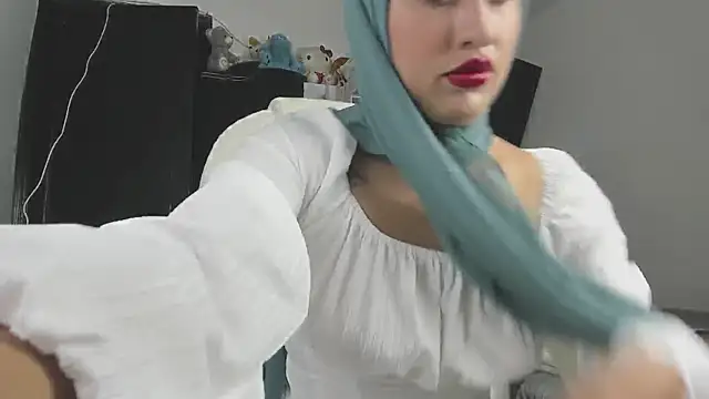 Snapshot of adila_anich chatting on 12/17/24, 10:32 adila anich online show from 12/17/24, 10:32